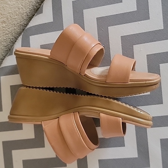 Naturalizer nwot slip on wedge tan leather sandals 7.5 Aileen - Picture 3 of 7